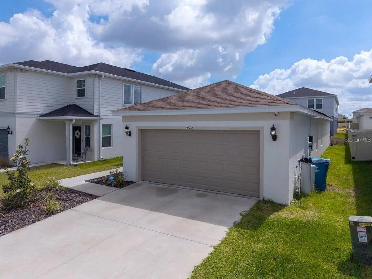 4 bed, 2.0 bath, 1531 sqft, $2,400 — Photo 2