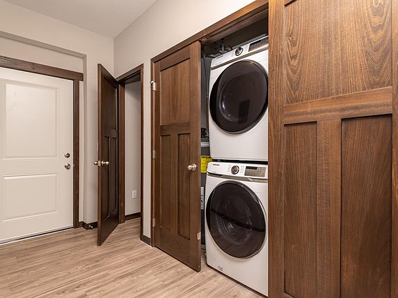 5th image of 1611 Marshall Ave APT 202