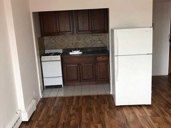 3rd image of 2620 W Berwyn Ave #405