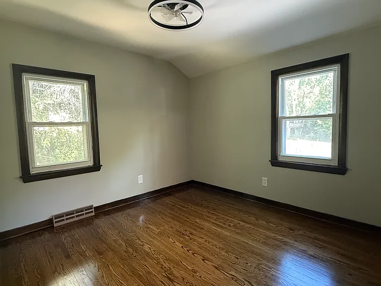 Sullivan Dr — Photo 11