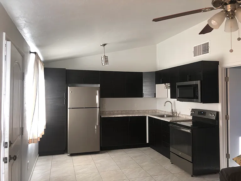 446 E Seneca St — Photo 3