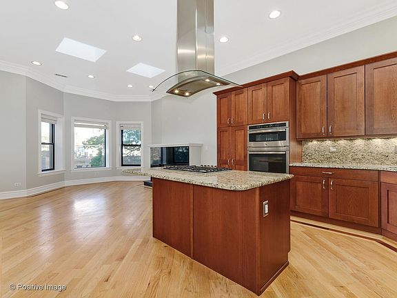2nd image of 5216 N Winthrop Ave APT 3