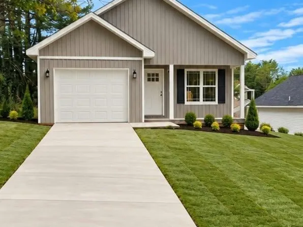 712 Finney Dr, Vinton, VA 24179