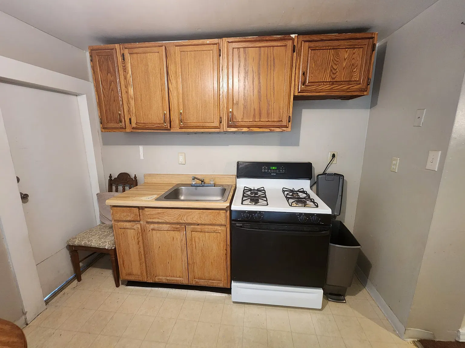 Studio, 300 sqft, $950 — Photo 2