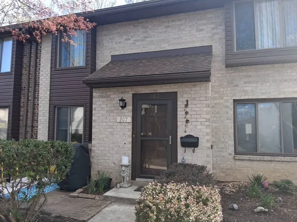 207 Marple Woods Dr, Springfield, PA 19064