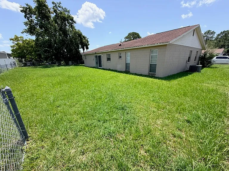 319 La Paz Dr — Photo 13