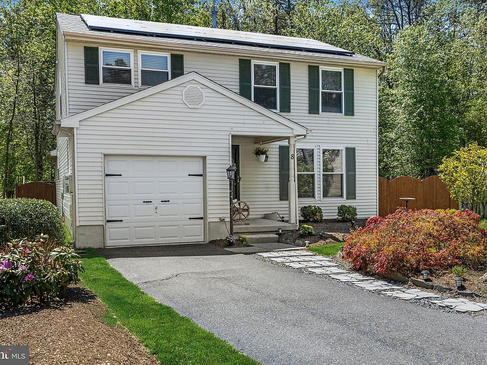 1st image of 8 Adams Ct