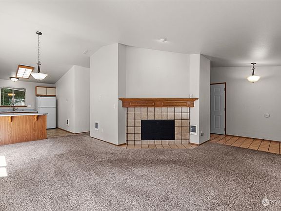 5th image of 5914 5916 206th Street Ct E