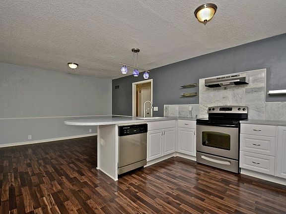 2nd image of 5565 Meadow Height Dr