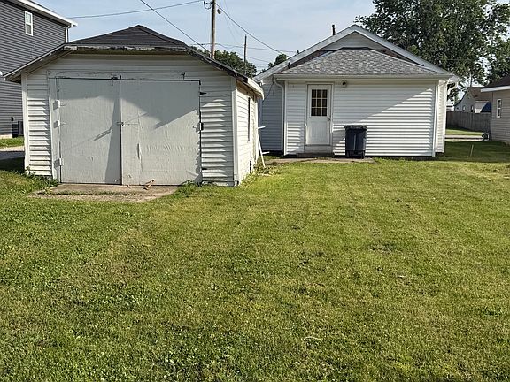 3rd image of 1354 W Jefferson St