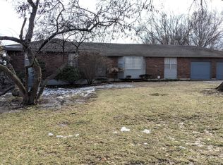 8715 W 98th Ter, Overland Park, KS 66212