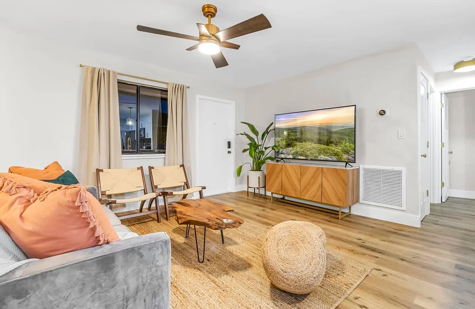 2 bed, 1.0 bath, 2152 sqft, $3,108 — Photo 1