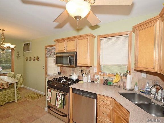 2nd image of 19 Croydon Dr
