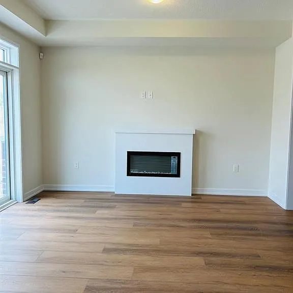 2038 Horace Duncan Cres — Photo 3