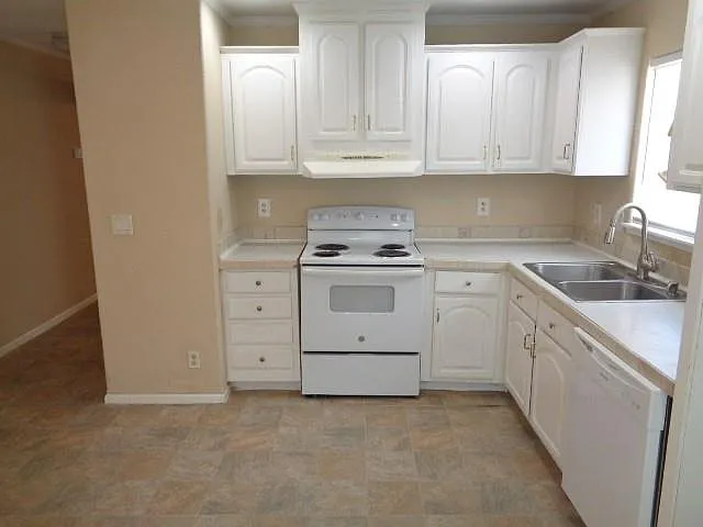 10015 Summerberry Ln — Photo 12