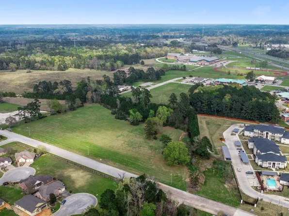 8 W Park Dr, Livingston, TX 77351