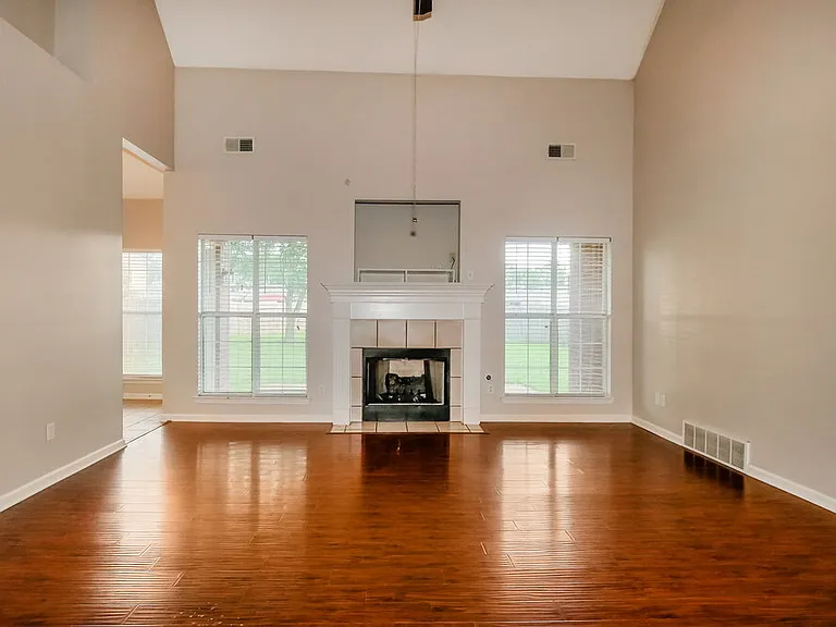 5820 Lillian Bend Dr — Photo 4