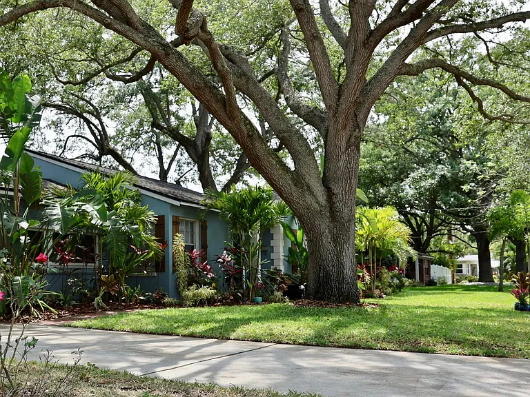 4118 W Palmira Ave — Photo 2