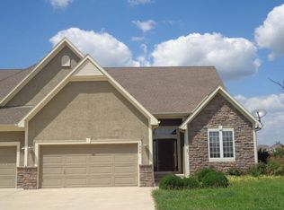1228 Cottonwood Dr, Paola, KS 66071