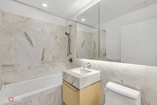 Rented by CORE | media 9