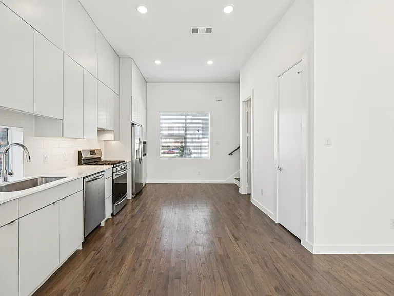 Townhomes on Bennett — Photo 7