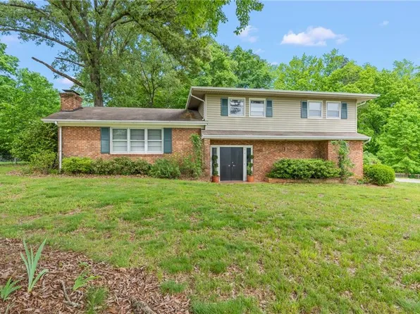 3412 Greenhill Dr, High Point, NC 27265