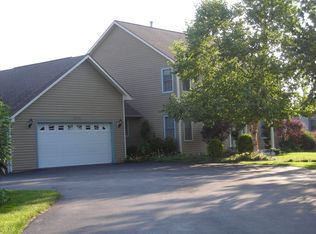 8125 Solomon Seal Ln, Manlius, NY 13104