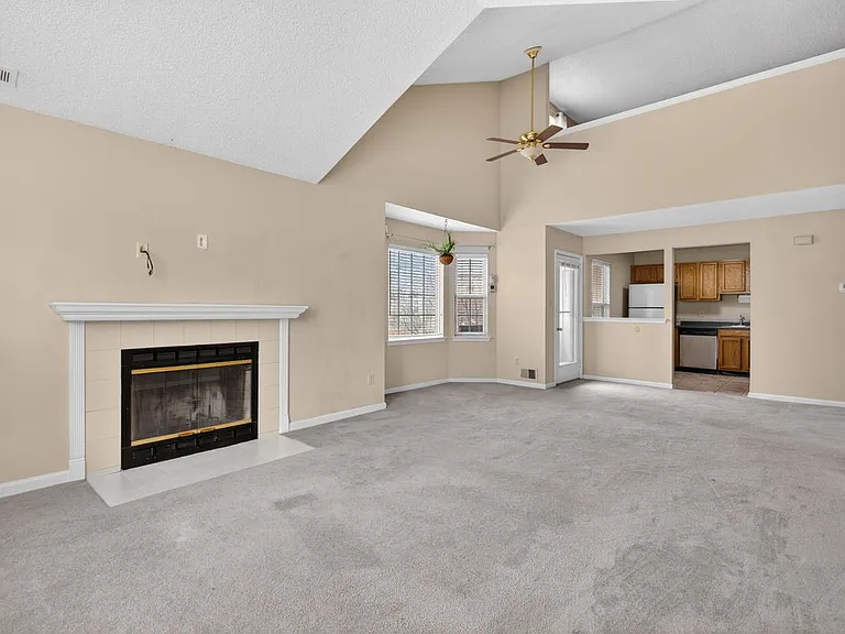 4202 Waltham Ct — Photo 2