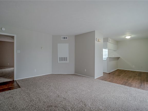 3rd image of 1114 Autumn Cir APT D