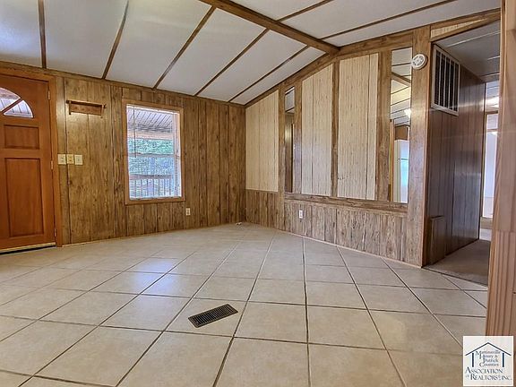 3rd image of 108 Cedar Hills Ln
