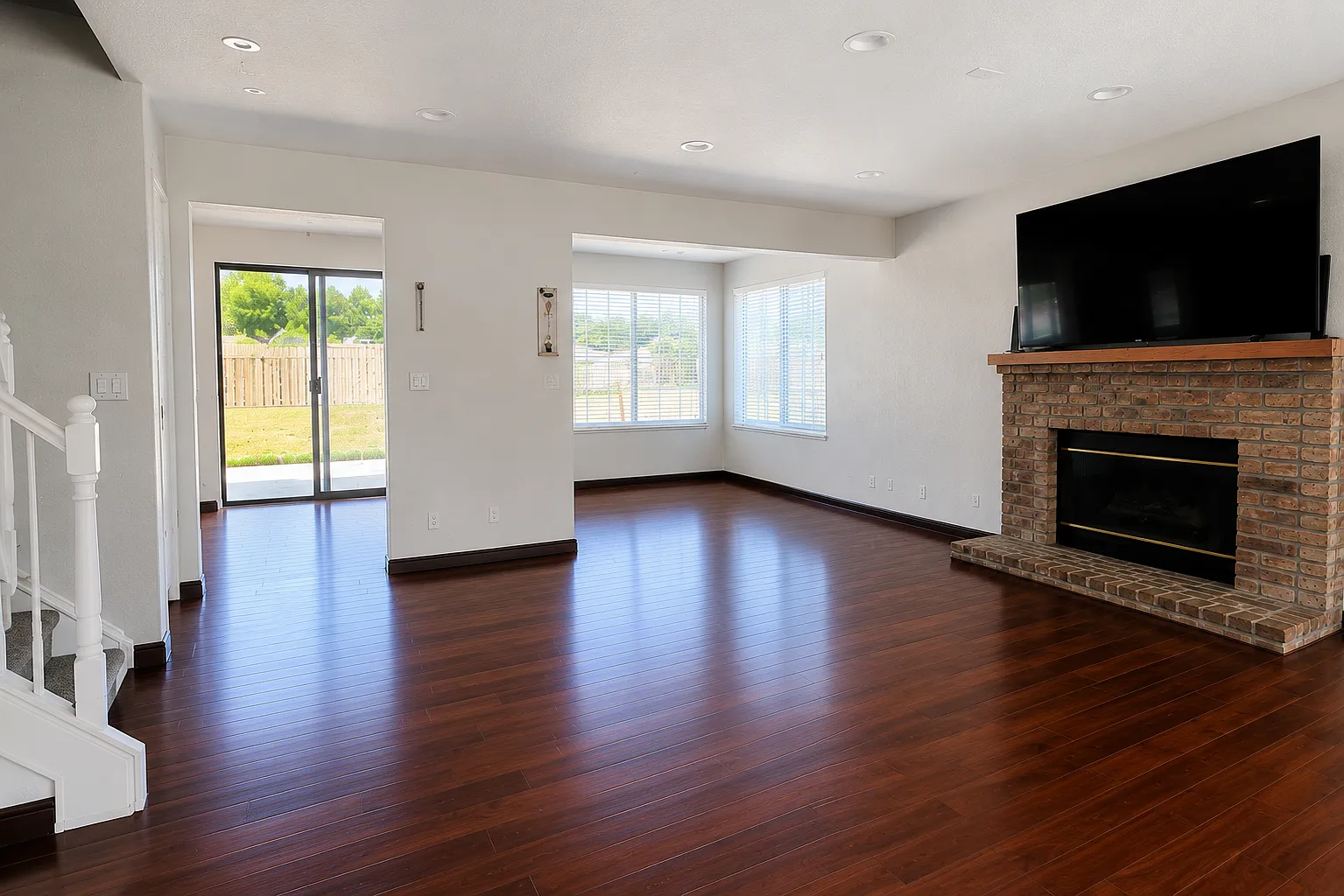 3 bed, 2.5 bath, 1495 sqft, $3,300 — Photo 4