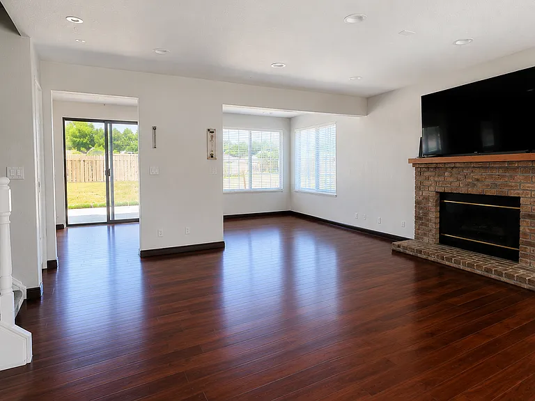809 Azores Cir — Photo 4