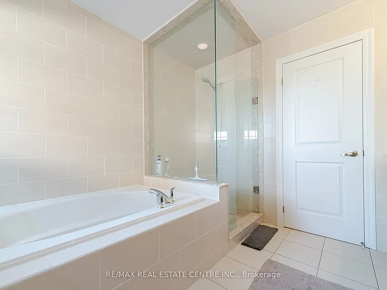 34 Alex Campbell Cres — Photo 21