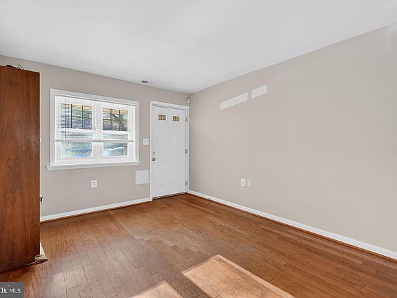 3rd image of 1718 Montana Ave NE #1718