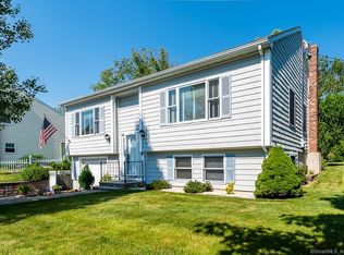 10 Indian Rock Rd, Niantic, CT 06357