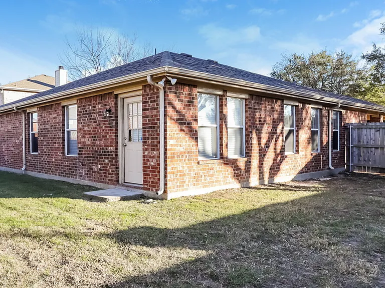745 Capricorn St — Photo 16