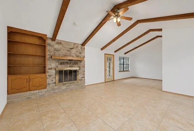 4 bed, 2.0 bath, 2496 sqft, $2,700 — Photo 4