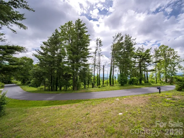 178 Dancing Bear Dr, Hendersonville, NC 28792