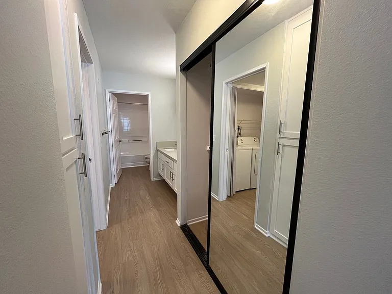5235 Kester Ave — Photo 31