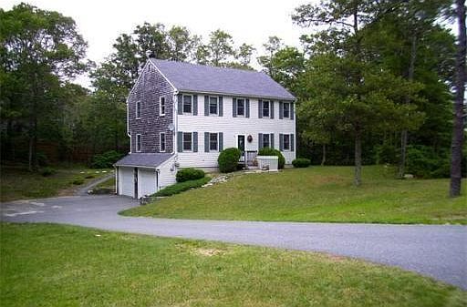nice, quiet cul de sac 3 homes on street slight ocean view