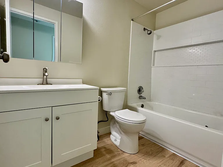 145 NW Alder Pl #4 — Photo 8