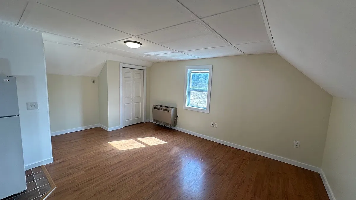Building Photo - 38 Maple St #C