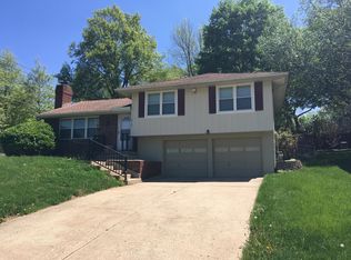 8707 Summit St, Kansas City, MO 64114