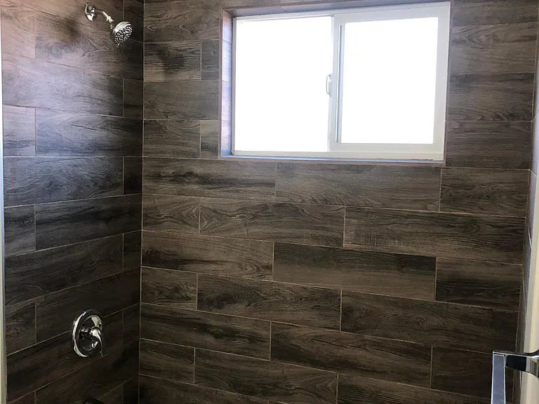 1042 E Grand Ave — Photo 8