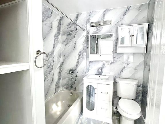 3rd image of 160 Pierson St #2