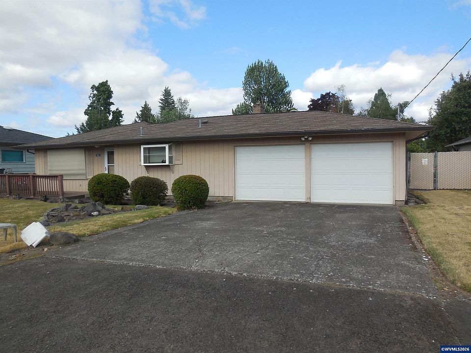 1st image of 542 Clarmar Dr NE