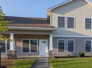 3326 Glenbrook Cir S, Bettendorf, IA 52722