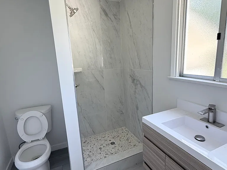2826 Altura Ave — Photo 7