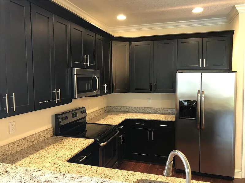 3 bed, 2.5 bath, 1994 sqft, $2,600 — Photo 2