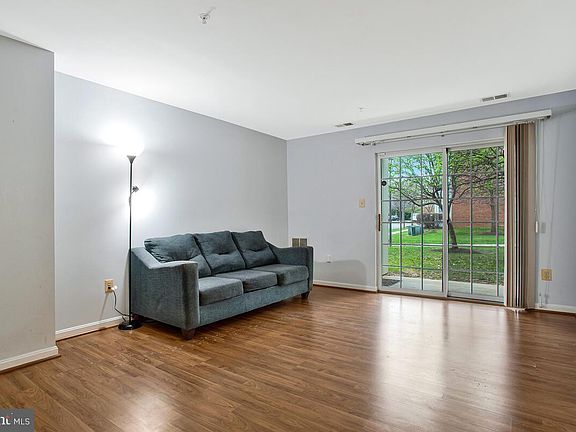 4th image of 308 Blue Water Ct Unit 104